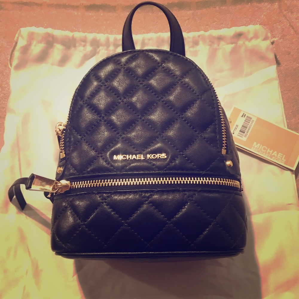 SOLD‼️Michael Kors XS leather messenger/backpack